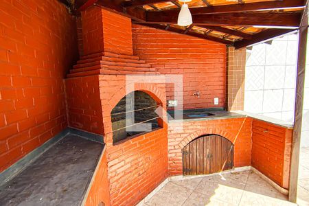 Casa à venda com 300m², 3 quartos e 4 vagas Casa à venda com 300m², 3 quartos e 4 vagaspiscina - area de lazer