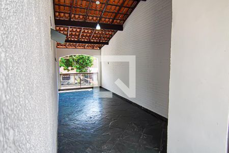 Casa à venda com 300m², 3 quartos e 4 vagas Casa à venda com 300m², 3 quartos e 4 vagasvaranda