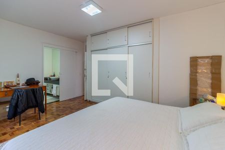 Casa à venda com 390m², 4 quartos e 4 vagas Casa à venda com 390m², 4 quartos e 4 vagasSuíte 1