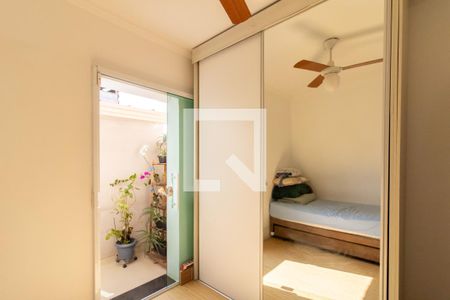 Casa à venda com 200m², 3 quartos e 2 vagas Casa à venda com 200m², 3 quartos e 2 vagasQuarto 2