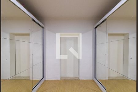 Casa à venda com 200m², 3 quartos e 2 vagas Casa à venda com 200m², 3 quartos e 2 vagasCloset