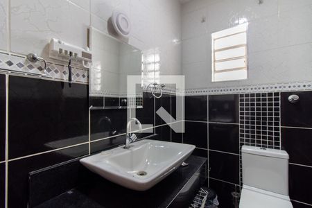 Casa à venda com 200m², 3 quartos e 2 vagas Casa à venda com 200m², 3 quartos e 2 vagasBanheiro