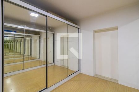 Casa à venda com 200m², 3 quartos e 2 vagas Casa à venda com 200m², 3 quartos e 2 vagasCloset