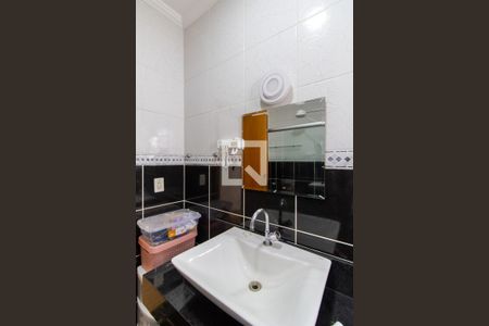 Casa à venda com 200m², 3 quartos e 2 vagas Casa à venda com 200m², 3 quartos e 2 vagasBanheiro