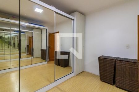 Casa à venda com 200m², 3 quartos e 2 vagas Casa à venda com 200m², 3 quartos e 2 vagasCloset