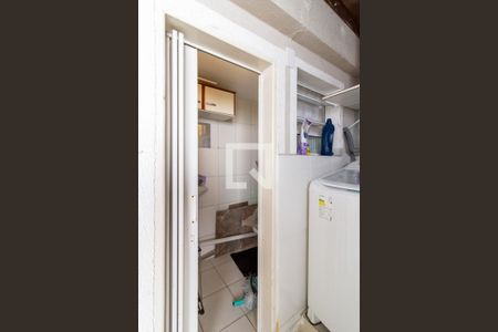 Casa à venda com 200m², 3 quartos e 2 vagas Casa à venda com 200m², 3 quartos e 2 vagasBanheiro de Servio