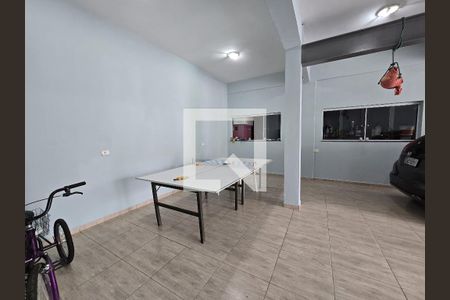 Casa à venda com 270m², 3 quartos e 6 vagas Casa à venda com 270m², 3 quartos e 6 vagasGaragem