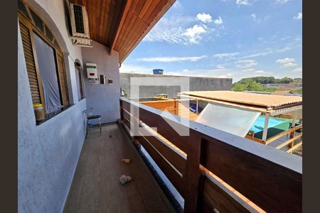 Casa à venda com 270m², 3 quartos e 6 vagas Casa à venda com 270m², 3 quartos e 6 vagasSacada