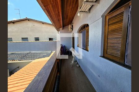 Casa à venda com 270m², 3 quartos e 6 vagas Casa à venda com 270m², 3 quartos e 6 vagasSacada