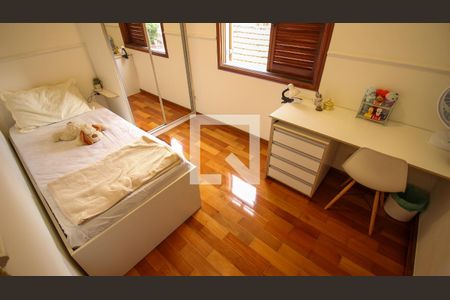Casa à venda com 300m², 4 quartos e 6 vagas Casa à venda com 300m², 4 quartos e 6 vagasQuarto 1
