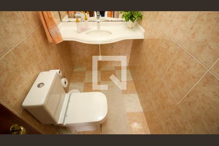 Casa à venda com 300m², 4 quartos e 6 vagas Casa à venda com 300m², 4 quartos e 6 vagasLavabo