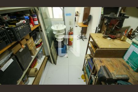 Casa à venda com 300m², 4 quartos e 6 vagas Casa à venda com 300m², 4 quartos e 6 vagasDepósito
