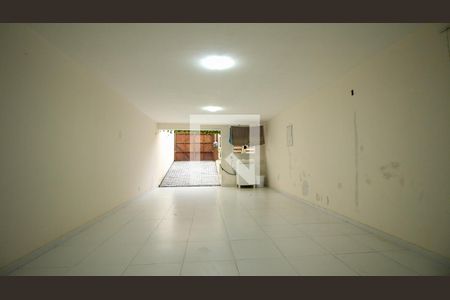Casa à venda com 300m², 4 quartos e 6 vagas Casa à venda com 300m², 4 quartos e 6 vagasGaragem