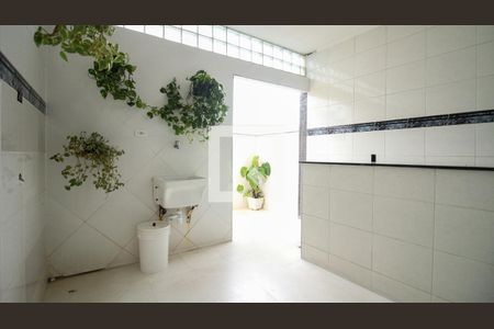 Casa à venda com 300m², 4 quartos e 6 vagas Casa à venda com 300m², 4 quartos e 6 vagasÁrea de Serviço