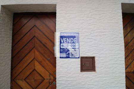 Casa à venda com 300m², 4 quartos e 6 vagasFachada + Placa