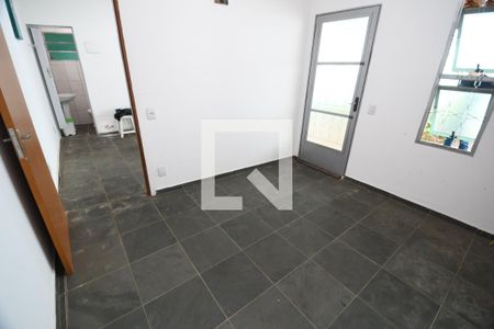 Casa à venda com 280m², 2 quartos e 2 vagasEdícula: Sala 2