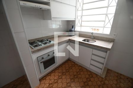 Casa à venda com 280m², 2 quartos e 2 vagasCozinha