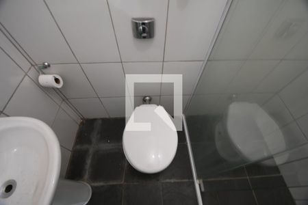 Casa à venda com 280m², 2 quartos e 2 vagasEdícula: Banheiro