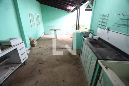 Casa à venda com 280m², 2 quartos e 2 vagasEdícula: Área de Serviço