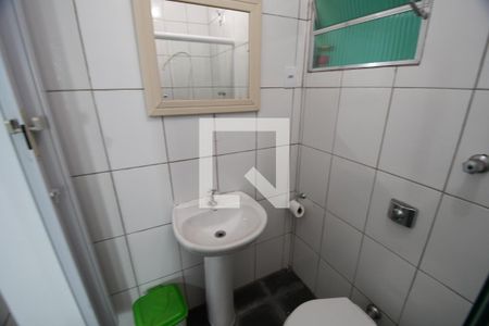 Casa à venda com 280m², 2 quartos e 2 vagasEdícula: Banheiro