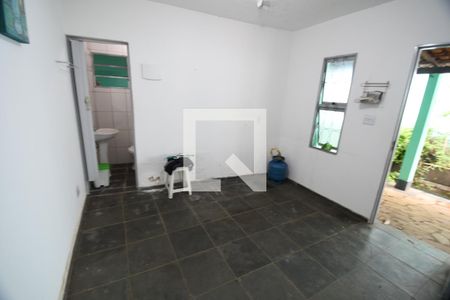 Casa à venda com 280m², 2 quartos e 2 vagasEdícula: Sala 3