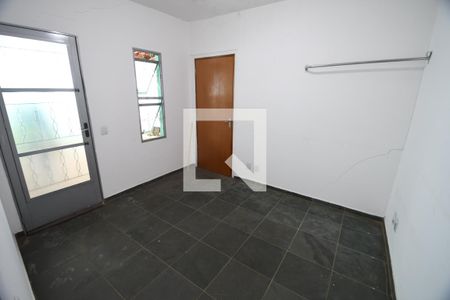 Casa à venda com 280m², 2 quartos e 2 vagasEdícula: Sala 2