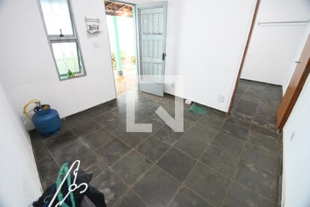 Casa à venda com 280m², 2 quartos e 2 vagasEdícula: Sala 3