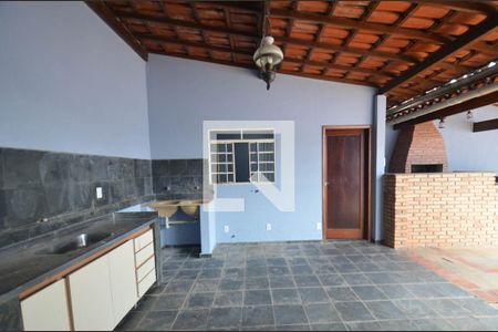 Casa à venda com 282m², 3 quartos e 4 vagas Casa à venda com 282m², 3 quartos e 4 vagasQuarto4