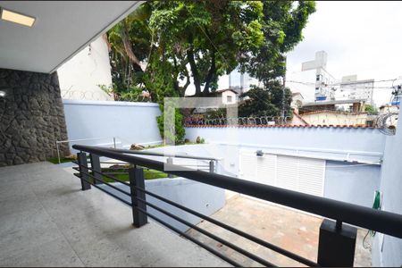 Casa à venda com 282m², 3 quartos e 4 vagas Casa à venda com 282m², 3 quartos e 4 vagasVaranda