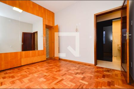 Casa à venda com 282m², 3 quartos e 4 vagas Casa à venda com 282m², 3 quartos e 4 vagasQuarto2/ suite