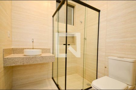 Casa à venda com 282m², 3 quartos e 4 vagas Casa à venda com 282m², 3 quartos e 4 vagasBanheiro suite