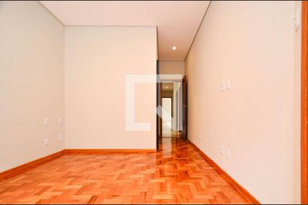 Casa à venda com 282m², 3 quartos e 4 vagas Casa à venda com 282m², 3 quartos e 4 vagasQuarto3/ suite