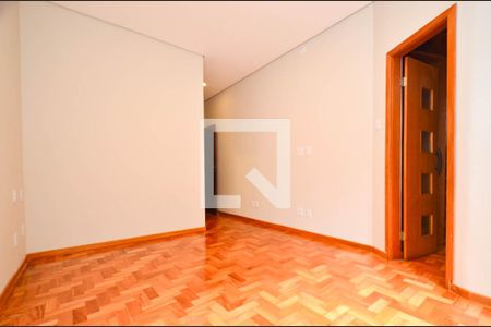 Casa à venda com 282m², 3 quartos e 4 vagas Casa à venda com 282m², 3 quartos e 4 vagasQuarto3/ suite