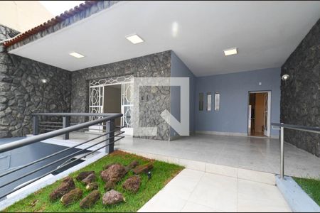 Casa à venda com 282m², 3 quartos e 4 vagas Casa à venda com 282m², 3 quartos e 4 vagasEntrada