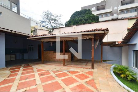 Casa à venda com 282m², 3 quartos e 4 vagas Casa à venda com 282m², 3 quartos e 4 vagasArea churrasqueira