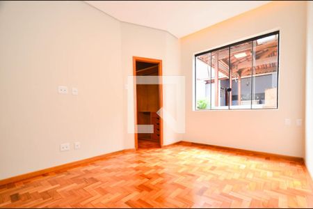 Casa à venda com 282m², 3 quartos e 4 vagas Casa à venda com 282m², 3 quartos e 4 vagasQuarto3/ suite