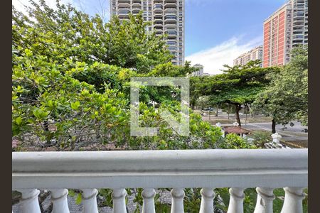 Casa de condomínio à venda com 2800m², 11 quartos e sem vagaVaranda (Segundo andar)