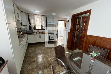 Casa à venda com 254m², 4 quartos e 4 vagasCozinha