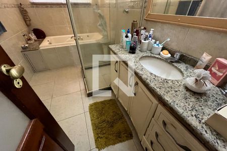 Casa à venda com 254m², 4 quartos e 4 vagasBanheiro do Quarto 3