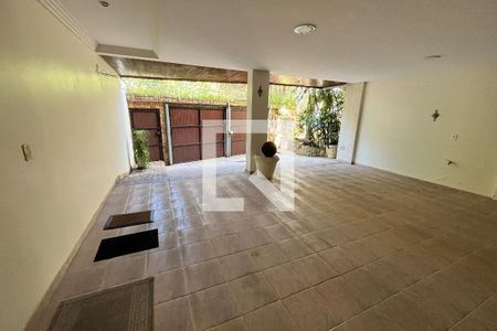 Casa à venda com 254m², 4 quartos e 4 vagasGaragem