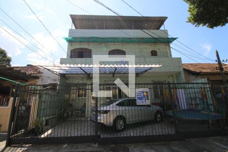 Casa à venda com 220m², 3 quartos e 3 vagasFachada da casa