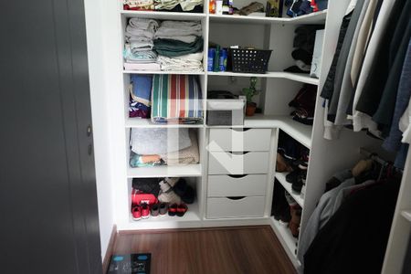 Apartamento à venda com 99m², 2 quartos e 2 vagasCloset do quarto