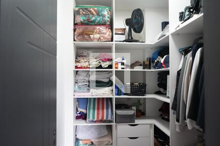 Apartamento à venda com 99m², 2 quartos e 2 vagasCloset do quarto