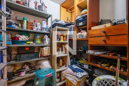 Casa à venda com 270m², 3 quartos e 2 vagas Casa à venda com 270m², 3 quartos e 2 vagasQuintal - Despensa