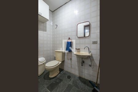 Casa à venda com 270m², 3 quartos e 2 vagas Casa à venda com 270m², 3 quartos e 2 vagasQuintal - Banheiro