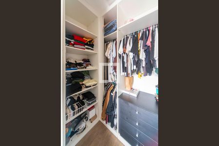 Apartamento à venda com 180m², 3 quartos e 3 vagas Apartamento à venda com 180m², 3 quartos e 3 vagasCloset do Quarto 2