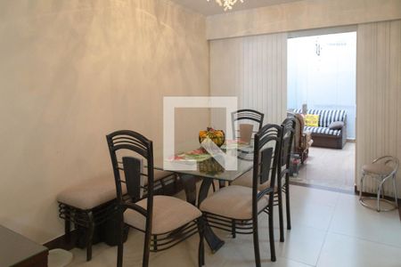 Casa de condomínio à venda com 118m², 3 quartos e 2 vagassala