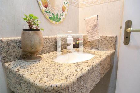 Casa de condomínio à venda com 118m², 3 quartos e 2 vagasBanheiro