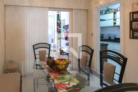 Casa de condomínio à venda com 118m², 3 quartos e 2 vagassala