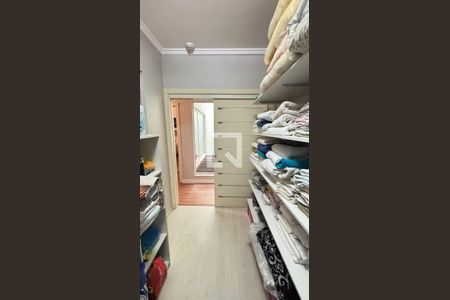 Casa à venda com 450m², 4 quartos e 3 vagas Casa à venda com 450m², 4 quartos e 3 vagasRouparia